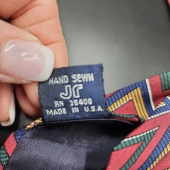 VTG Jacobs Roberts for Mr. Wicks Men's Tie 100% Silk Geometric Pattern 56 x 3.75 - Picture 9 of 9